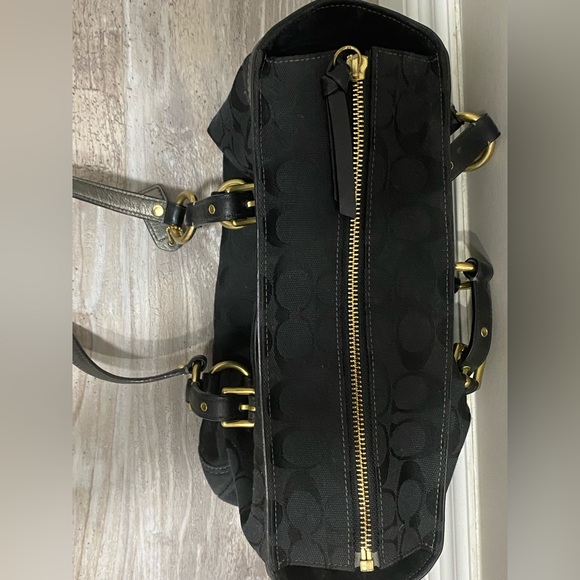 Coach Black Handbag. Gently Used. Serial: H0651-10384 - Picture 2 of 4